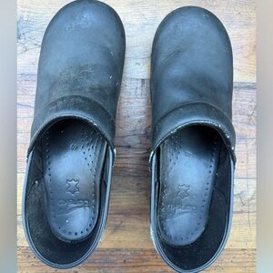 Black Womens Dansko size 9(40) Clog